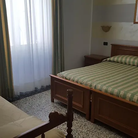 Hotel Tiffany Ceriale